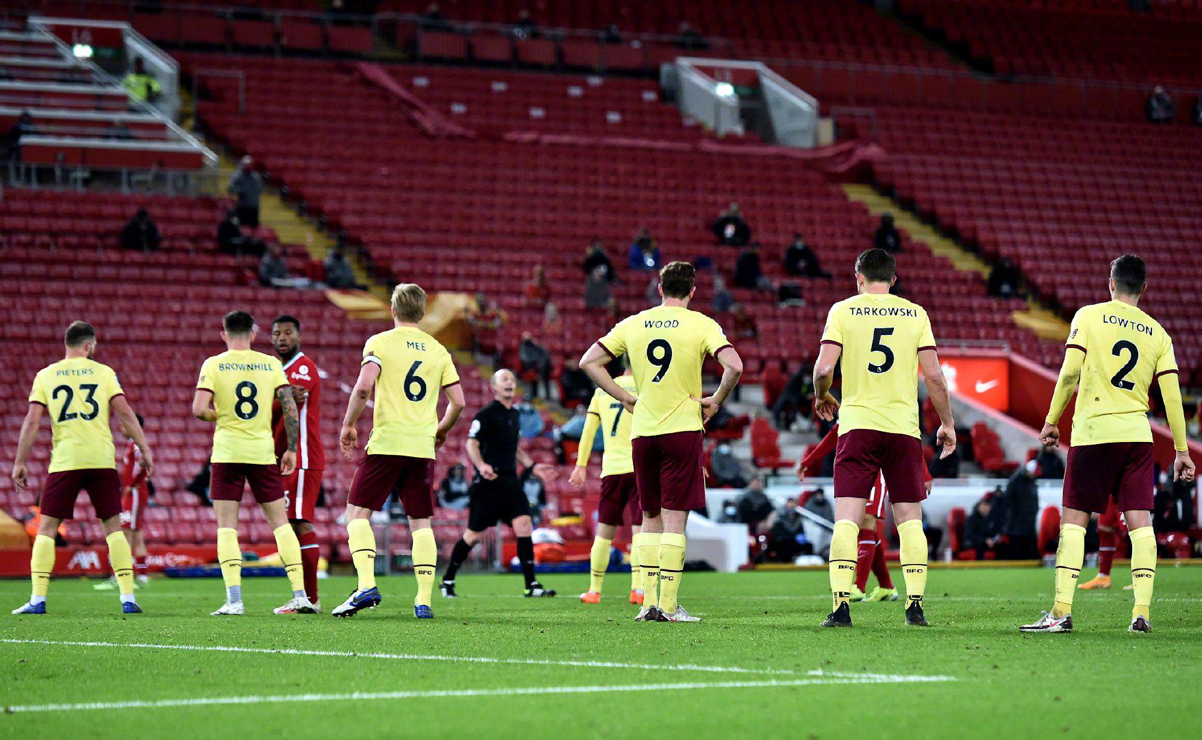 强硬的防守 强硬的防守